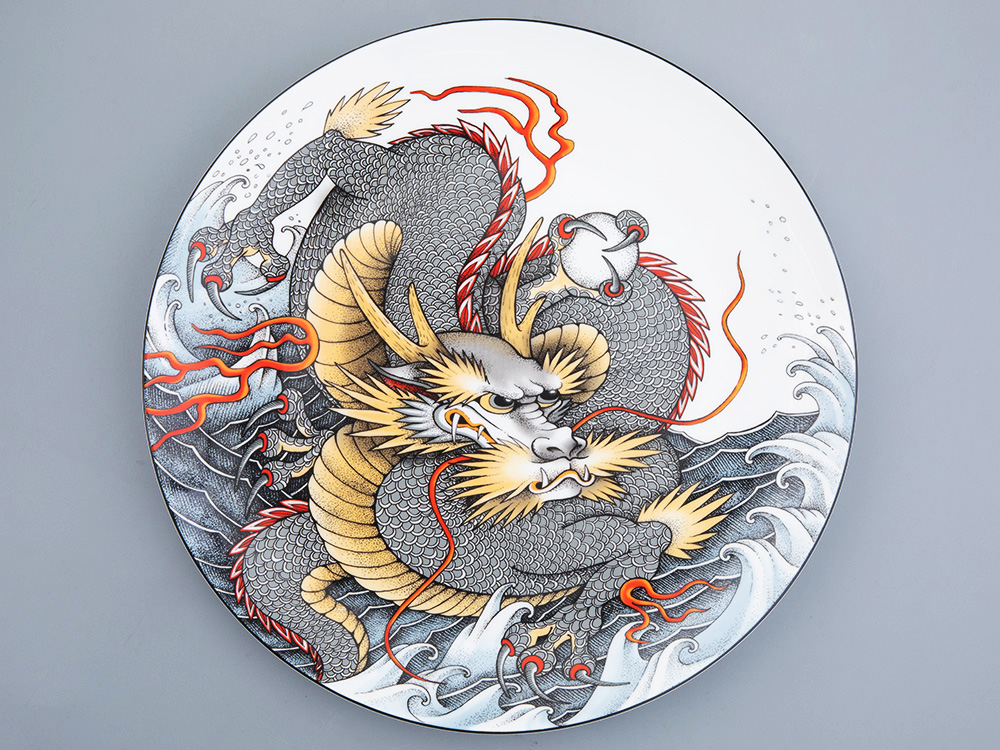 Декоративная тарелка «Tattoo Dragon (Татуировка Дракон)» Толстостенный костяной фарфор. 300 мм.