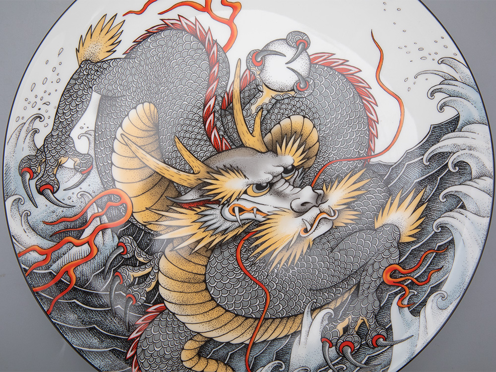 Декоративная тарелка «Tattoo Dragon (Татуировка Дракон)» Толстостенный костяной фарфор. 300 мм.