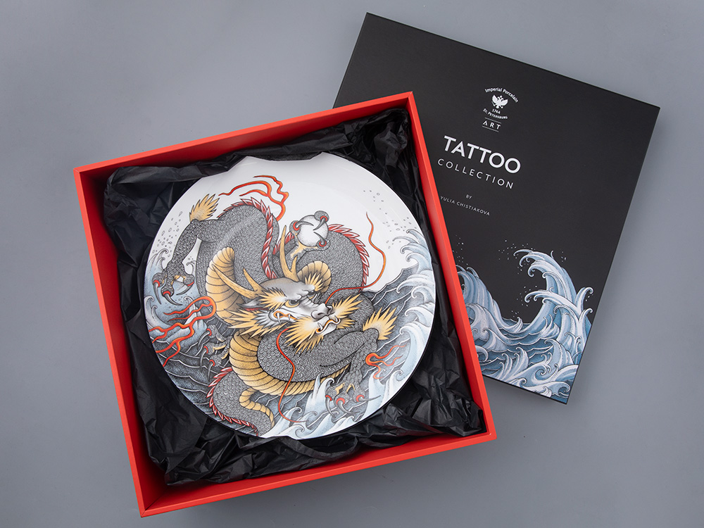 Декоративная тарелка «Tattoo Dragon (Татуировка Дракон)» Толстостенный костяной фарфор. 300 мм.
