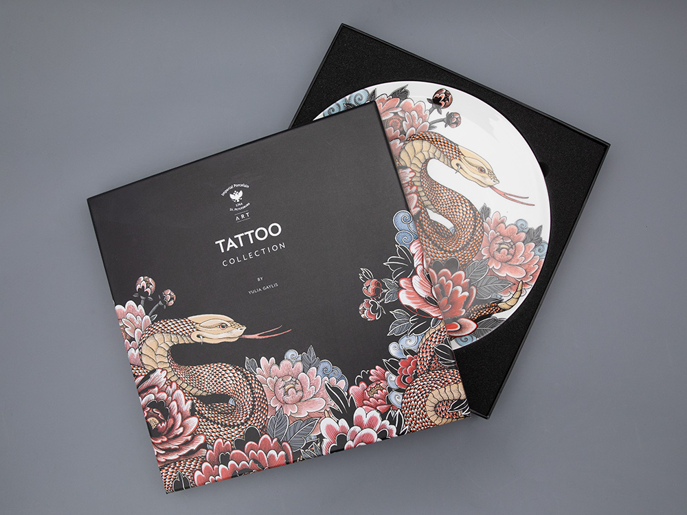 Тарелка декоративная «Tattoo SERPENTA (Татуировка Змея)» Форма: Восточная. Толстостенный костяной фарфор. 310 мм.