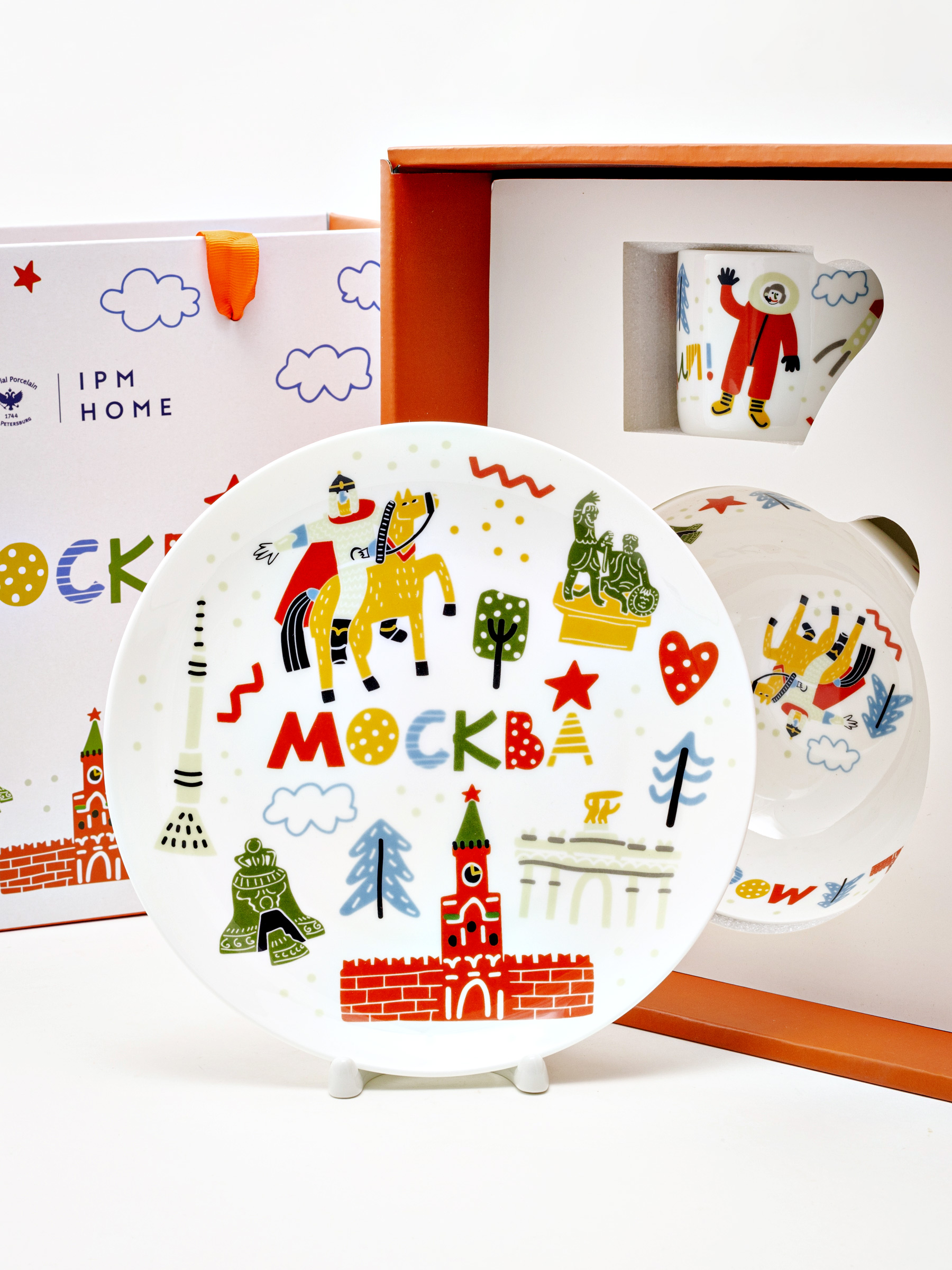 Комплект детский в подарочной коробке «Яркая Москва» 1/3 Форма: Восточная. Тонкостенный костяной фарфор