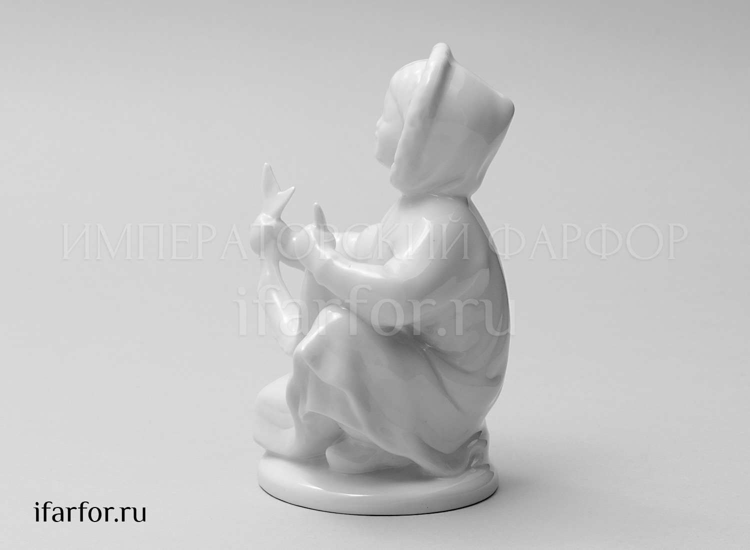 Скульптура Якутка с севрюгой Белая н/к