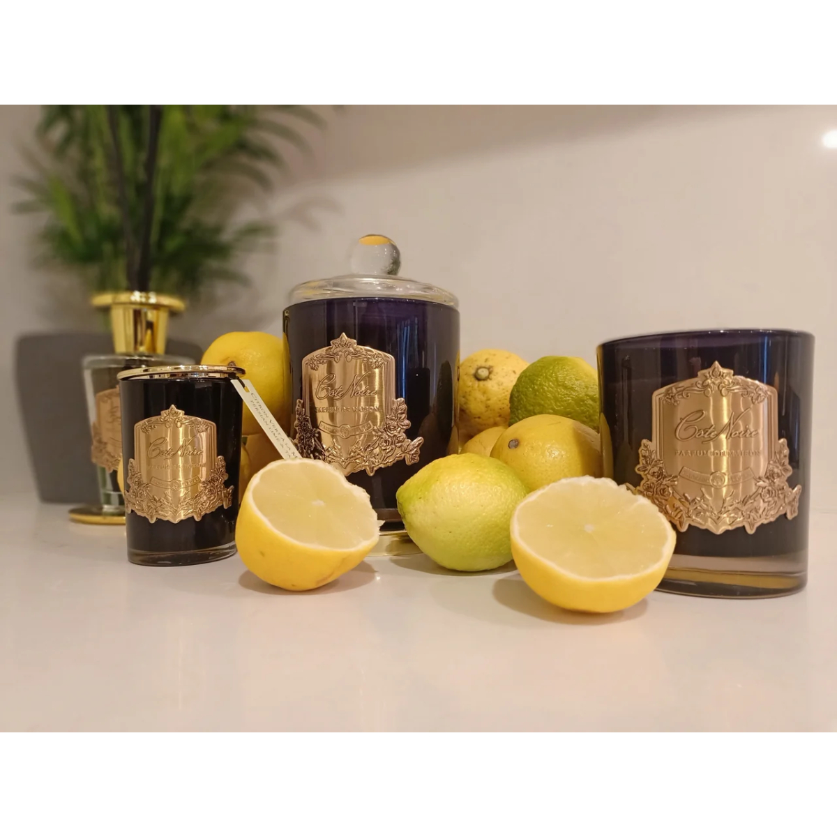 Свеча ароматическая «Черный, зеленый, золотой» Форма: Persian Lime & Tangerine. Хрусталь. 95 x 150 мм.