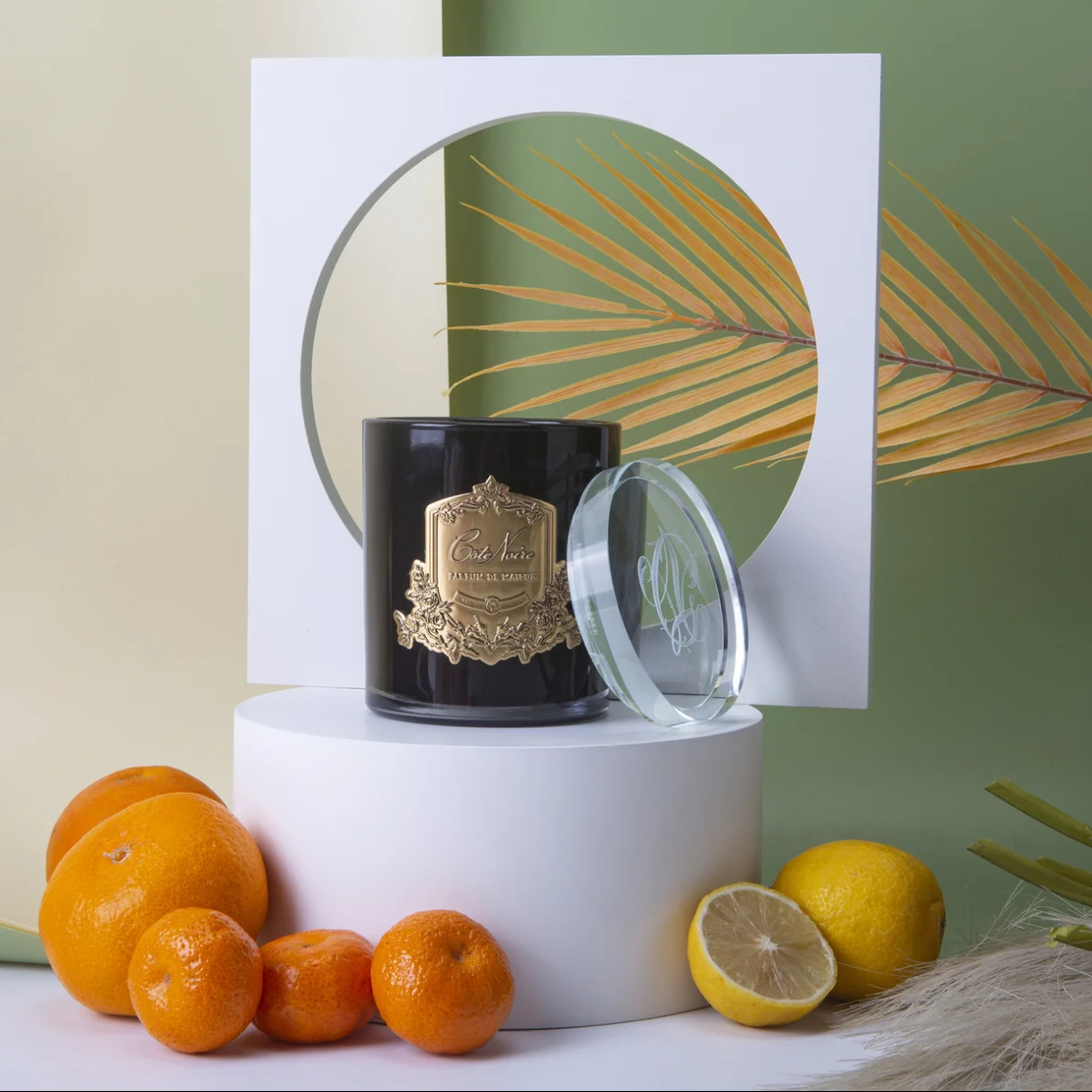 Свеча ароматическая «Черный, зеленый, золотой» Форма: Persian Lime & Tangerine. Хрусталь. 95 x 150 мм.