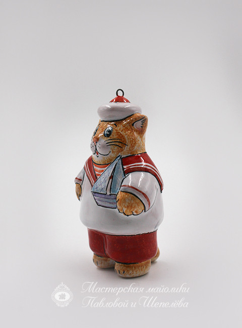 Елочная игрушка «Котик с корабликом» Майолика. 63 x 113 мм.