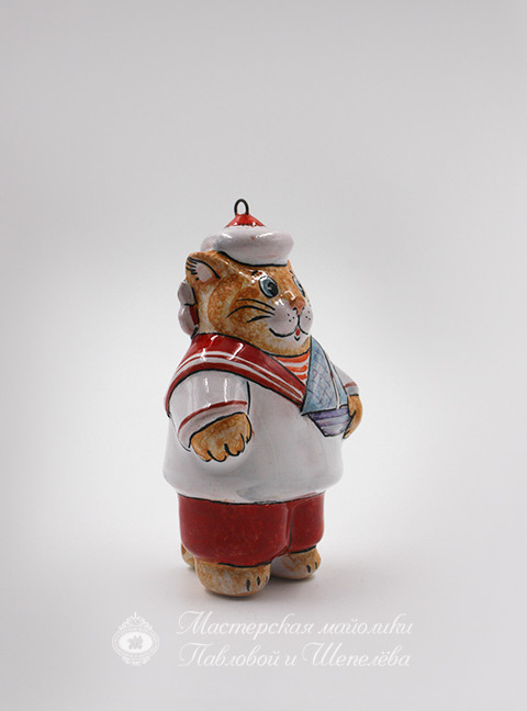 Елочная игрушка «Котик с корабликом» Майолика. 63 x 113 мм.