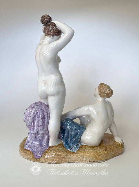 Скульптура «Купальщицы» Майолика. 145 x 302 мм.