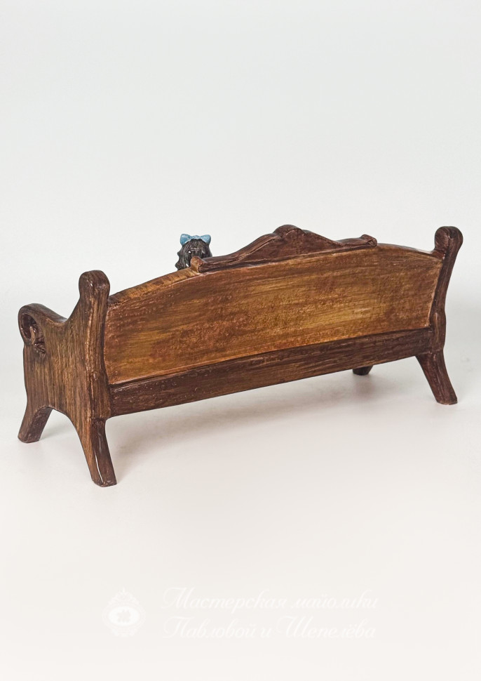 Скульптура «Диван» Майолика. 105 x 250 мм.