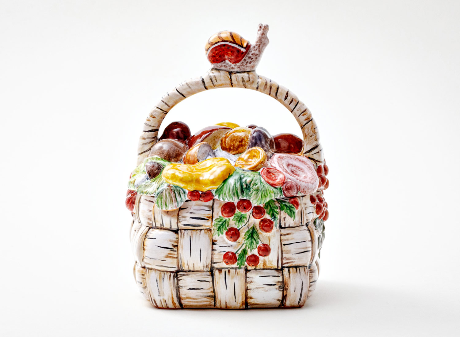 Шкатулка «Корзина с грибами» Форма: Корзина с грибами. Майолика. 125 x 140 x 180 мм.