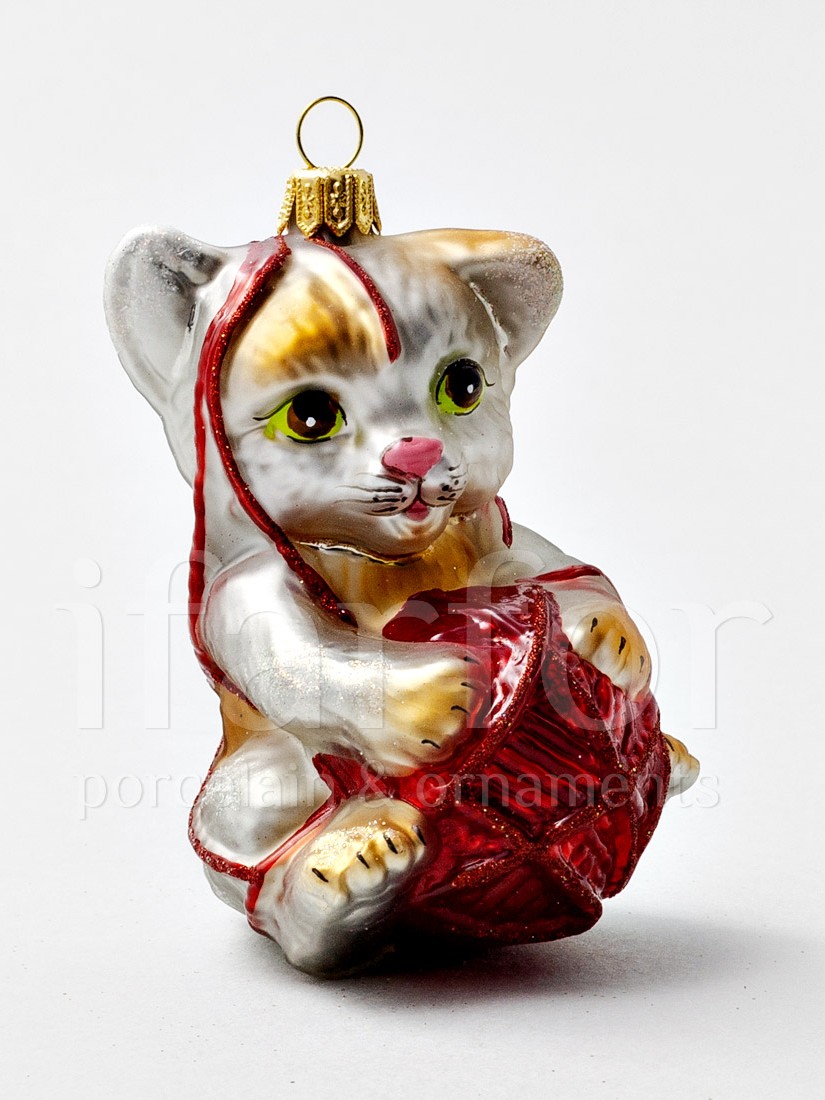 Елочная игрушка «Котенок с клубком» Стекло. 60 x 100 мм.