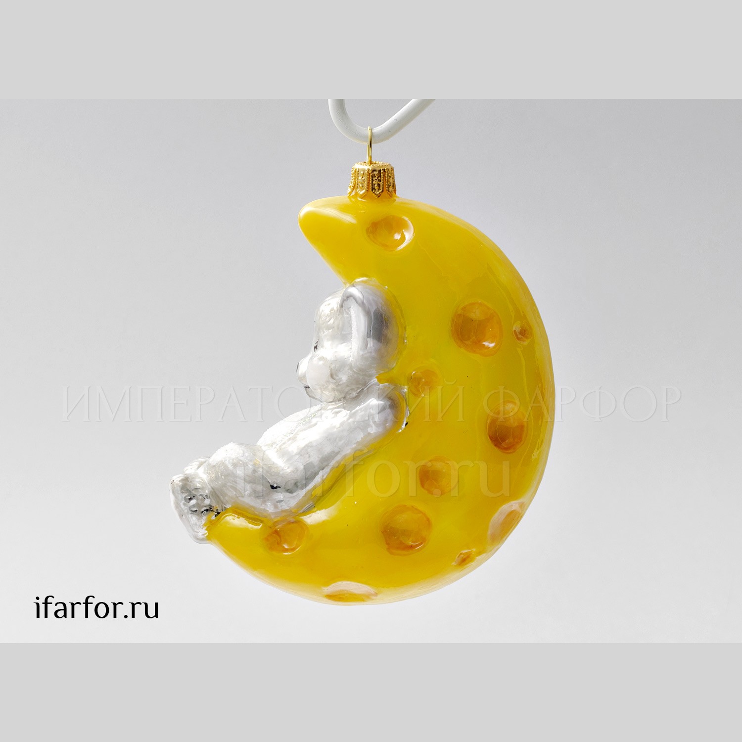 Елочная игрушка «Мышонок на сыре» Стекло. 79 x 115 мм.