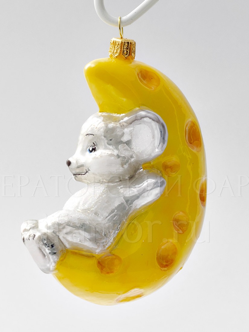 Елочная игрушка «Мышонок на сыре» Стекло. 79 x 115 мм.
