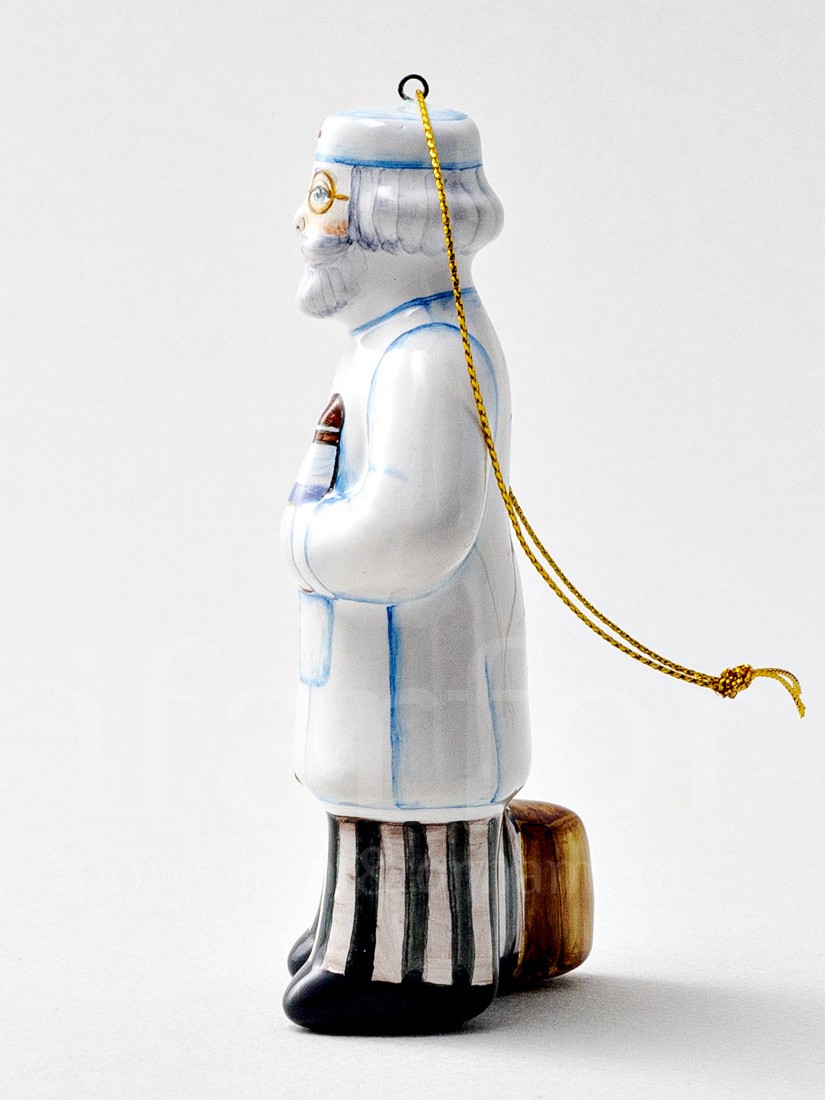 Елочная игрушка «Айболит» Форма: Айболит. Майолика. 55 x 115 мм.