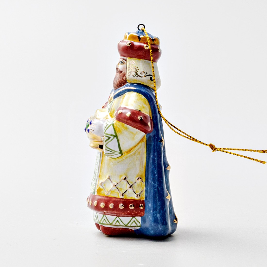 Елочная игрушка «Волхв Мельхиор» Форма: Волхв Мельхиор. Майолика. 54 x 95 мм.