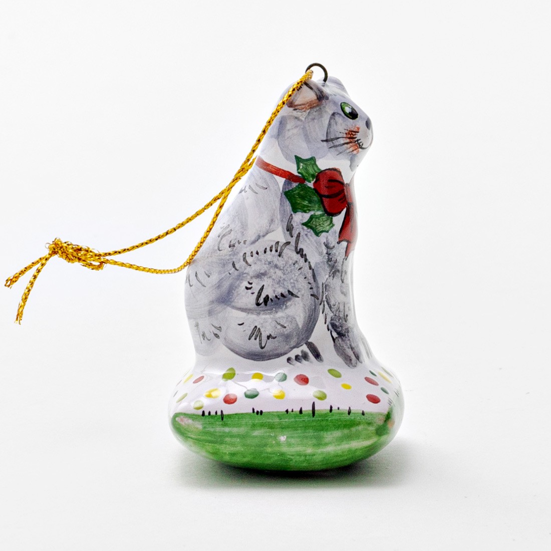 Елочная игрушка «Киска на подушечке» Форма: Киска на подушечке. Майолика. 40 x 67 мм.