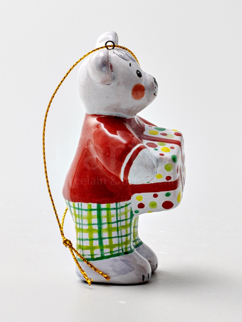 Елочная игрушка «Мишка с подарком» Форма: Мишка с подарком. Майолика. 50 x 85 мм.