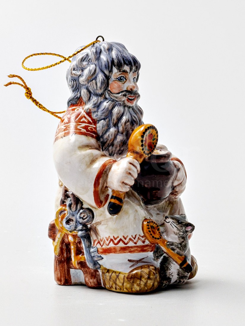 Елочная игрушка «Домовой» Форма: Домовой. Майолика. 50 x 85 мм.