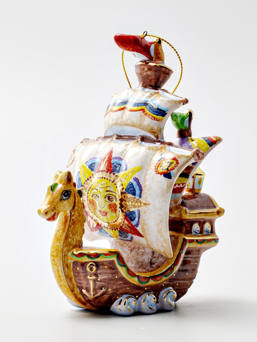 Елочная игрушка «Кораблик» Форма: Кораблик. Майолика. 115 x 145 мм.