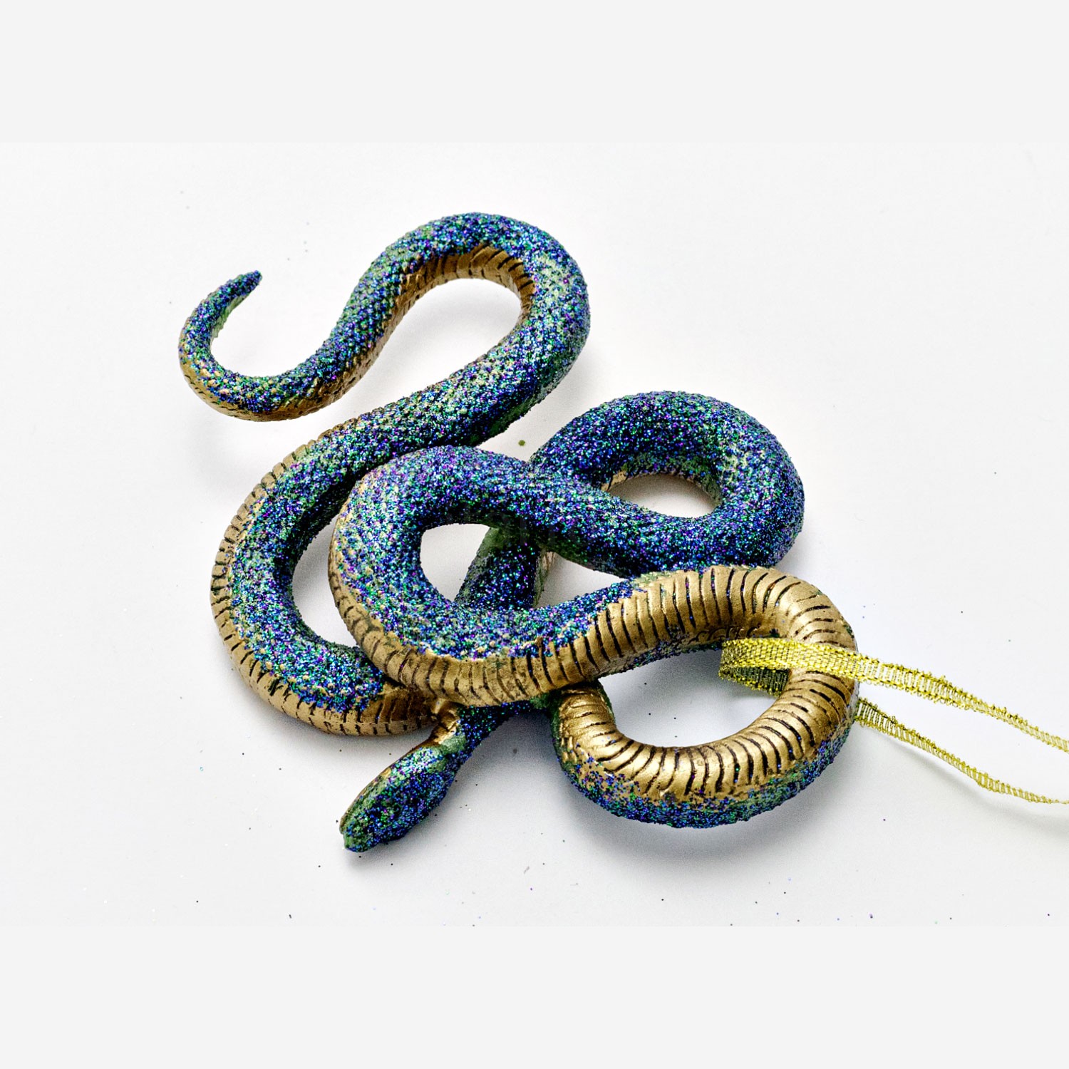 Елочная игрушка «Змея золотисто-синяя» Полирезин. 95 x 120 мм.