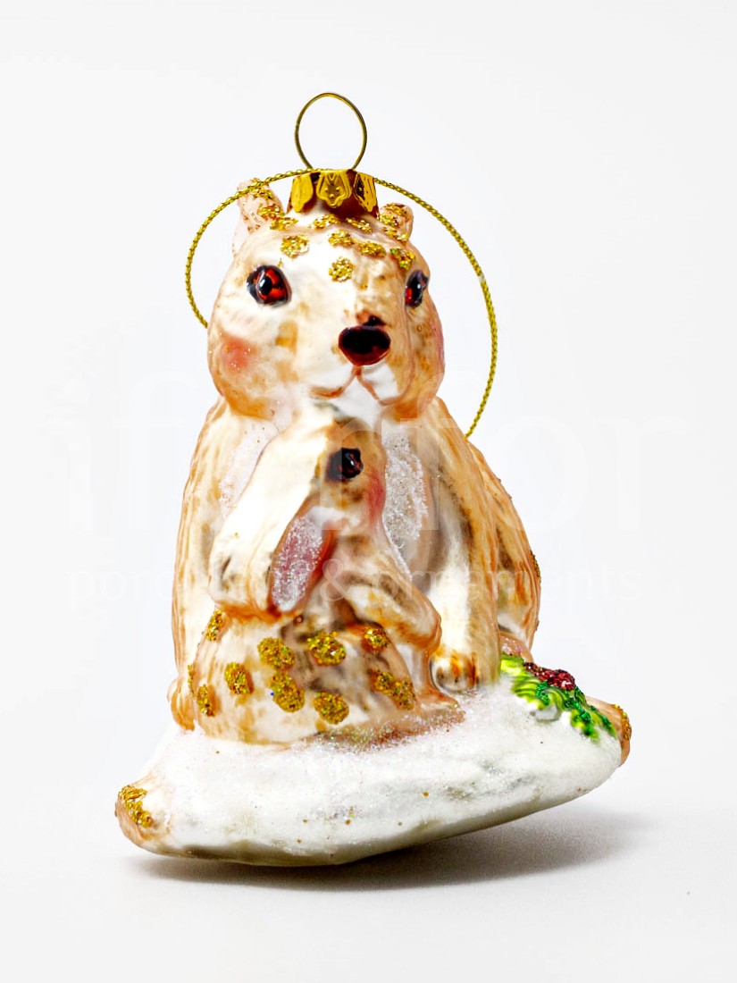 Елочная игрушка «Крольчиха с крольчонком» Стекло, смола. 95 x 100 мм.