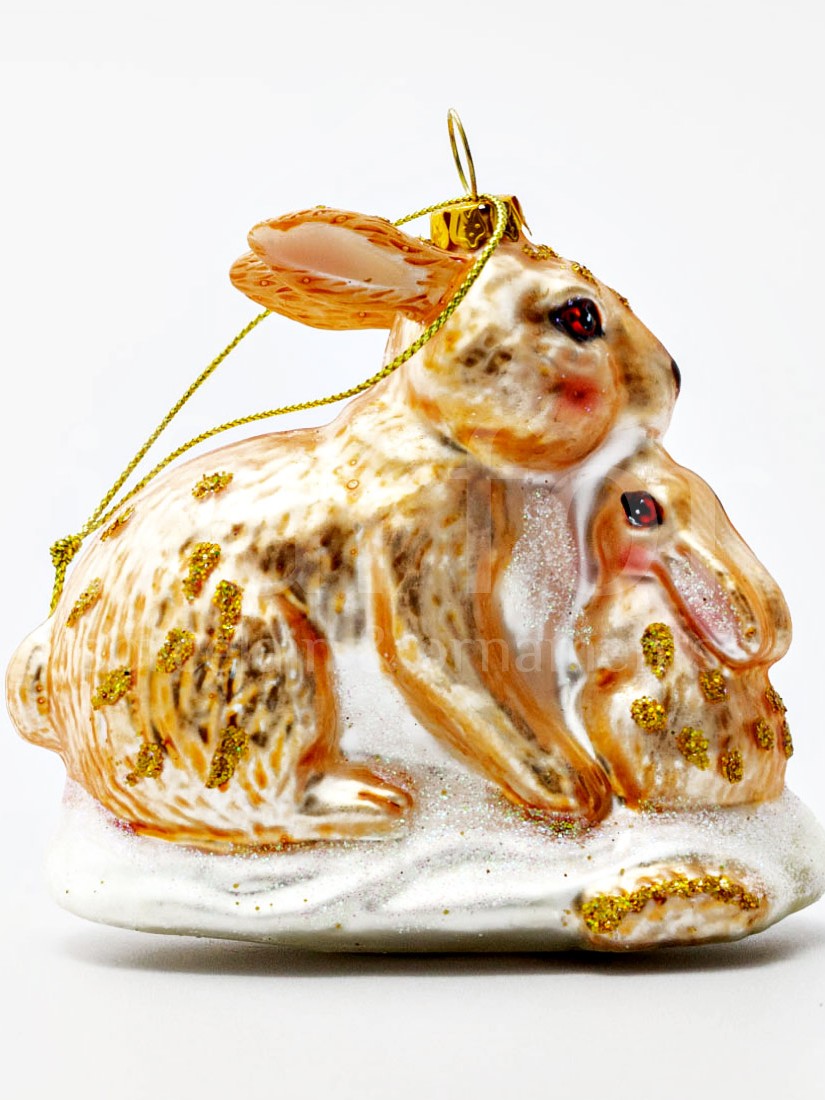Елочная игрушка «Крольчиха с крольчонком» Стекло, смола. 95 x 100 мм.
