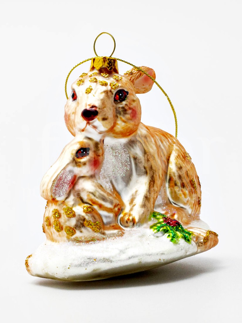 Елочная игрушка «Крольчиха с крольчонком» Стекло, смола. 95 x 100 мм.