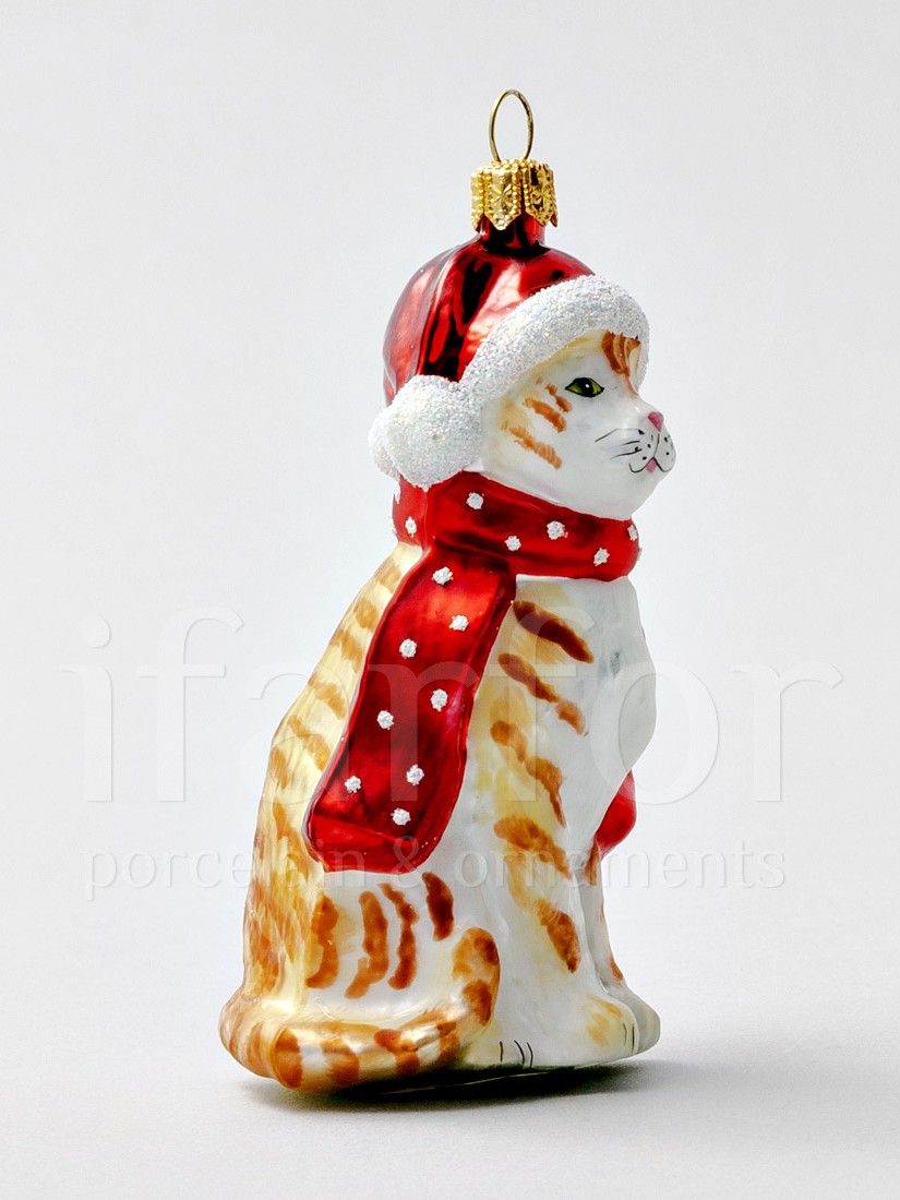 Елочная игрушка «Котик рыженький в шапке Деда Мороза» Стекло. 50 x 105 мм.