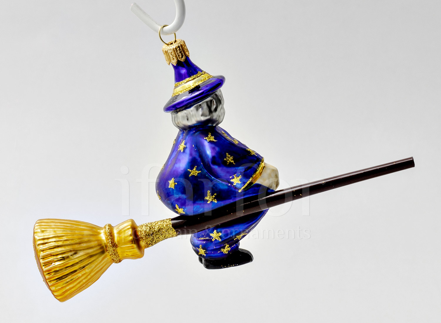 Елочная игрушка «Ведьма на метле (в синем)»
