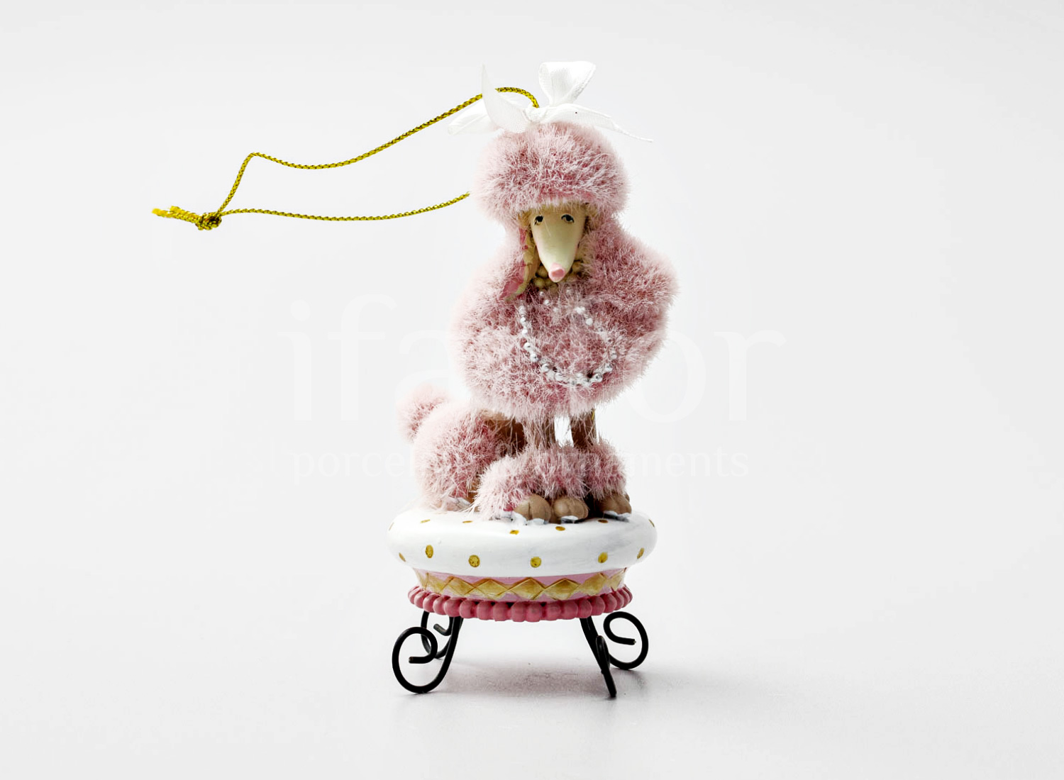 Елочная игрушка «Розовый пудель на банкетке»