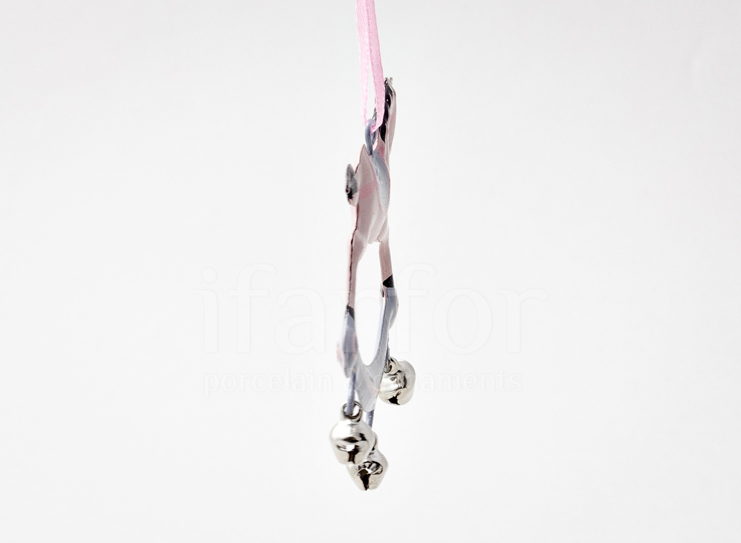 Елочная игрушка «Лошадка-качалка с колокольчиками (снежинка)»