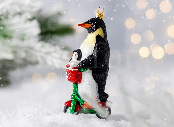 Елочная игрушка Пингвины на самокате