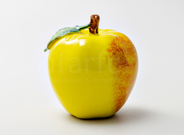 Sculpture Yellow apple