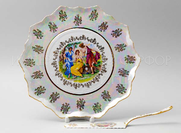 Dish/ platter for cake Madonna Mother of Pearl Crown