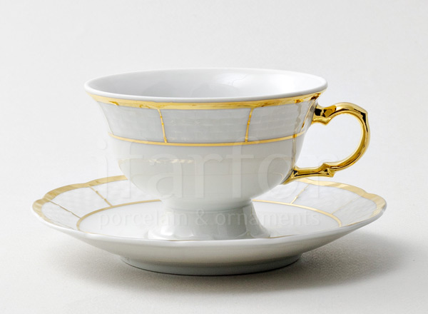 Cup and saucer tea Layering gold Minuet