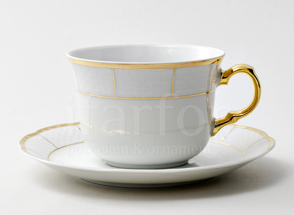 Cup and saucer tea Layering gold Minuet