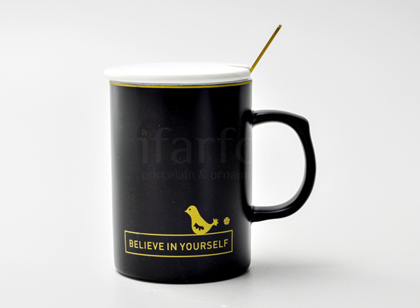 Mug with lid and spoon Belive in yourself Royal Classics