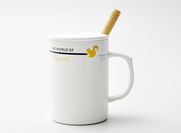 Mug with lid and spoon The world of squrirrel Royal Classics