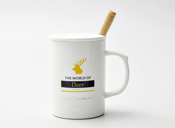 Mug with lid and spoon The world of deer Royal Classics