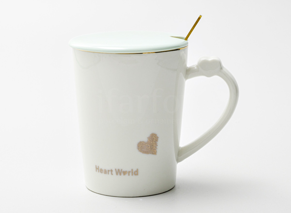 Mug with lid and spoon Heart world Royal Classics
