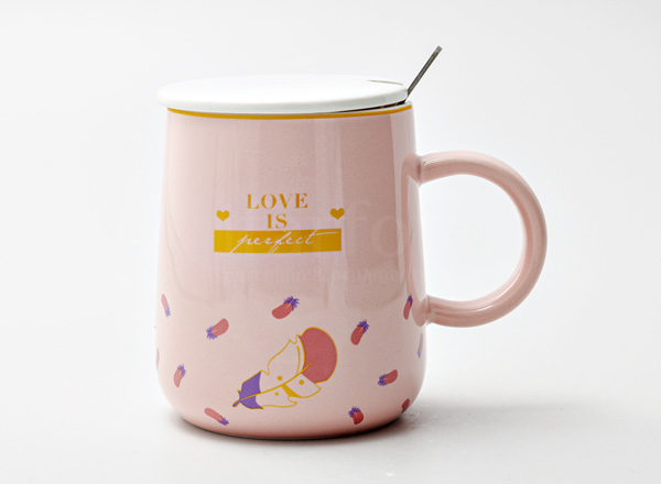 Mug with lid and spoon Love is perfect Royal Classics