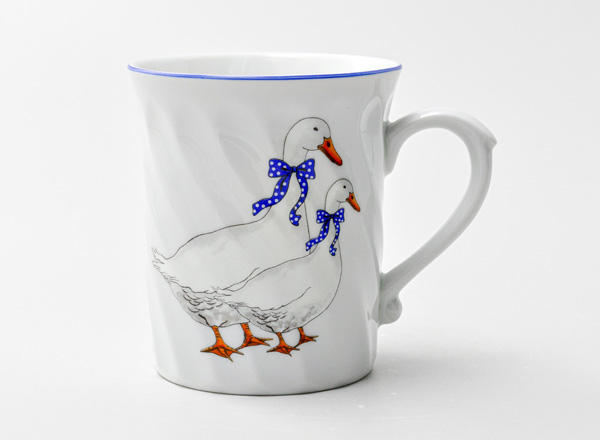 Mug Geese. Two geese are looking to the right Zakrouceny