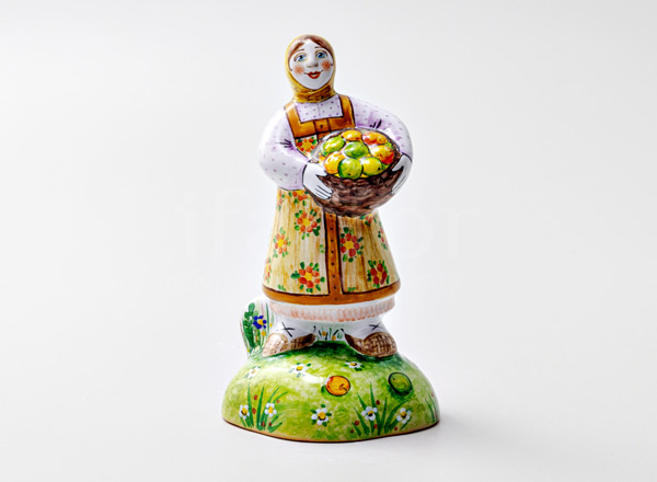 Скульптура Девушка с корзинкой Феня