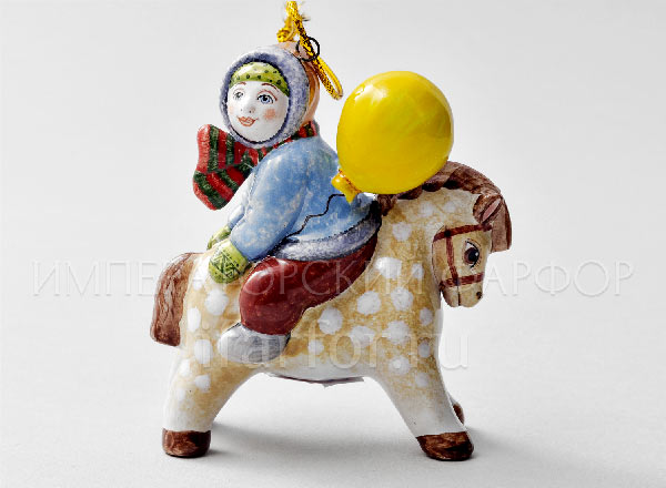 Елочная игрушка Мальчик с шариком на лошадке