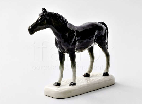 Скульптура Лошадь черная