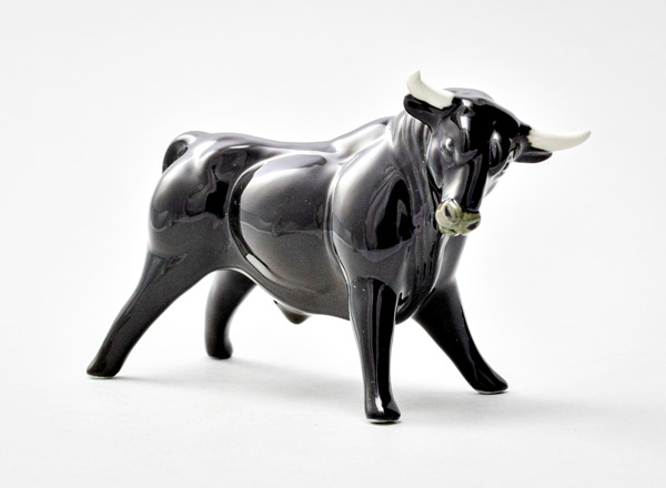 Sculpture Spanish black bull