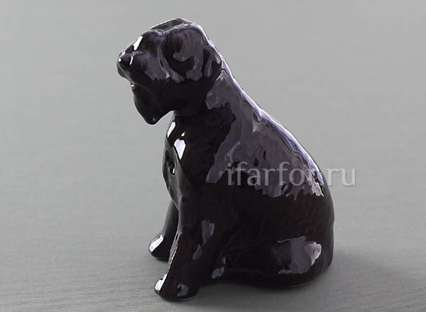 Sculpture Sitting black terrier