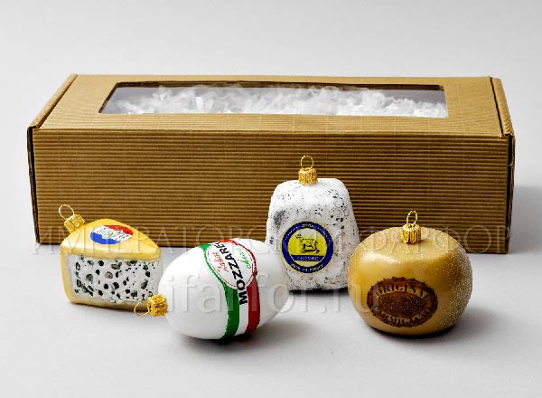 Набор елочных игрушек в подарочной коробке Четыре сыра