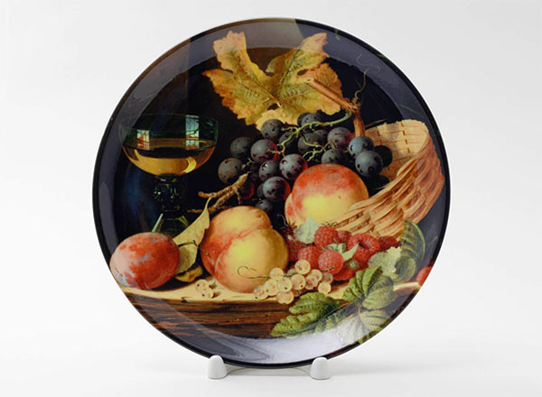 Декоративная тарелка Ладелл Эдвард Натюрморт с виноградом и персиками в корзине