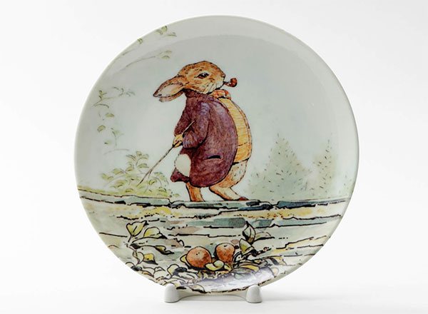 Decorative plate Potter Beatrix Benjamin Bunny with a tobacco pipe