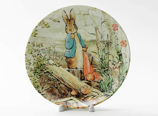 Decorative plate Potter Beatrix Peter Rabbit on a bed of onion